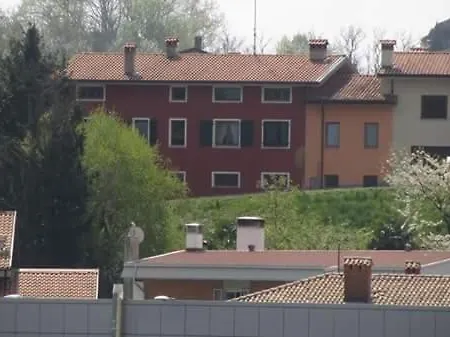 Bed & Breakfast Books & Bikes 4*