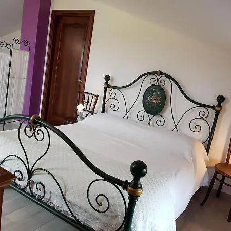 Bed & Breakfast Books & Bikes Buia
