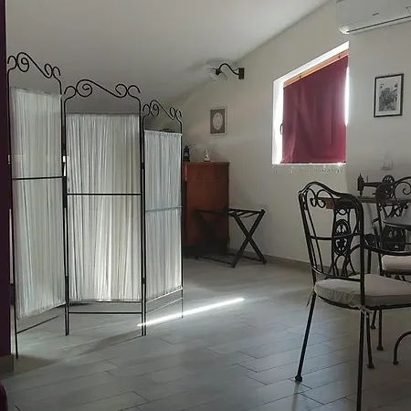 Bed & Breakfast Books & Bikes